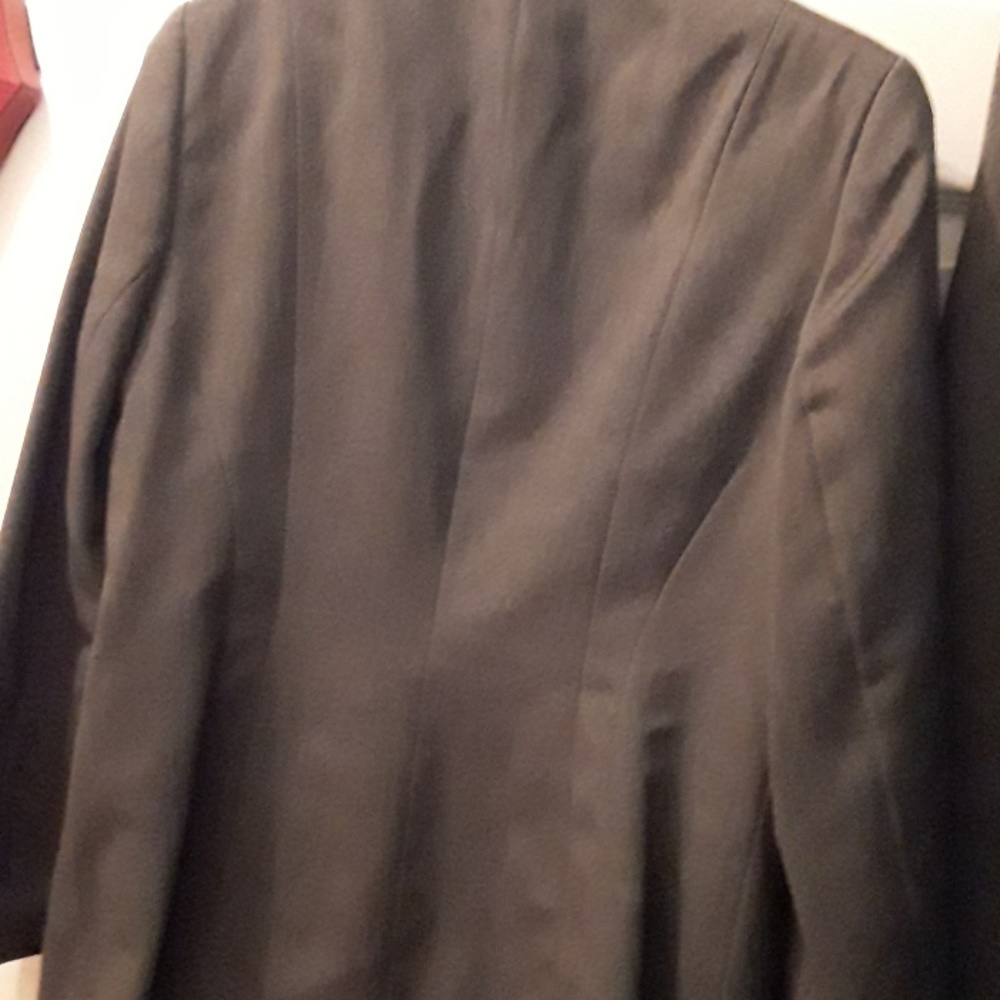 Suit - Picture 5 of 5